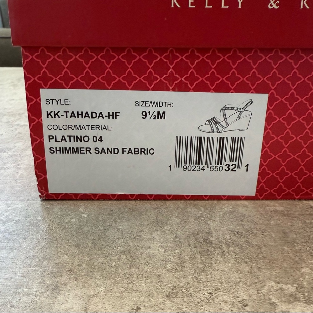 Elegant Strappy Wedge Sandals - Picture 5 of 9